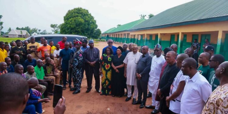 Ortom Visits Yelewata, Consoles Victims Of Herders’ Attacks