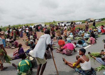 Breaking: Yelewata IDPs Shut Down Makurdi-Abuja Road in Protest of Government Neglect