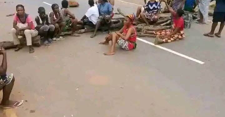 BREAKING: Yelwata Women Block Makurdi-Lafia Highway over Fresh Fulani Attacks, Security Inactiveness